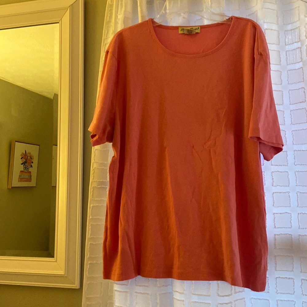 Women’s simple pink tee!